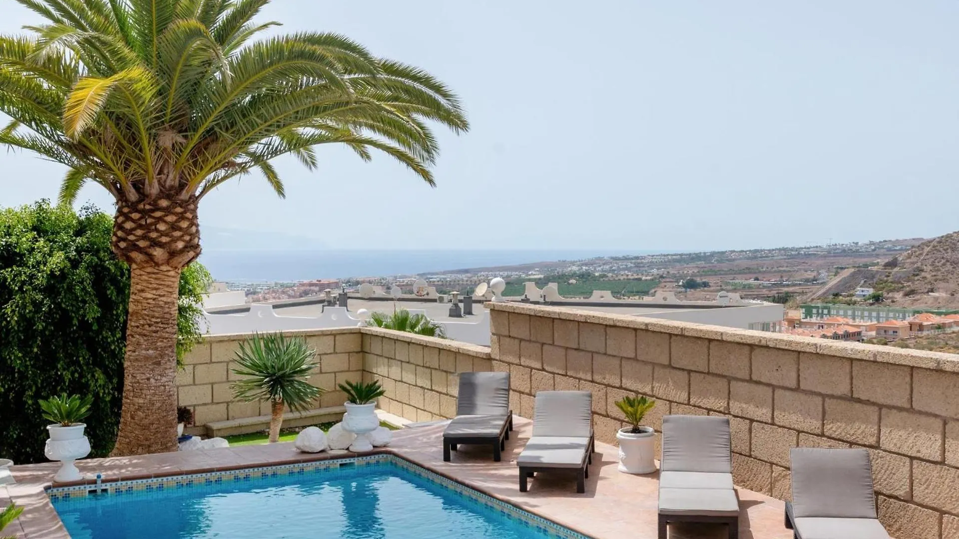 Casa de Férias Enchanting Villa Portocervo Costa Adeje  Espanha
